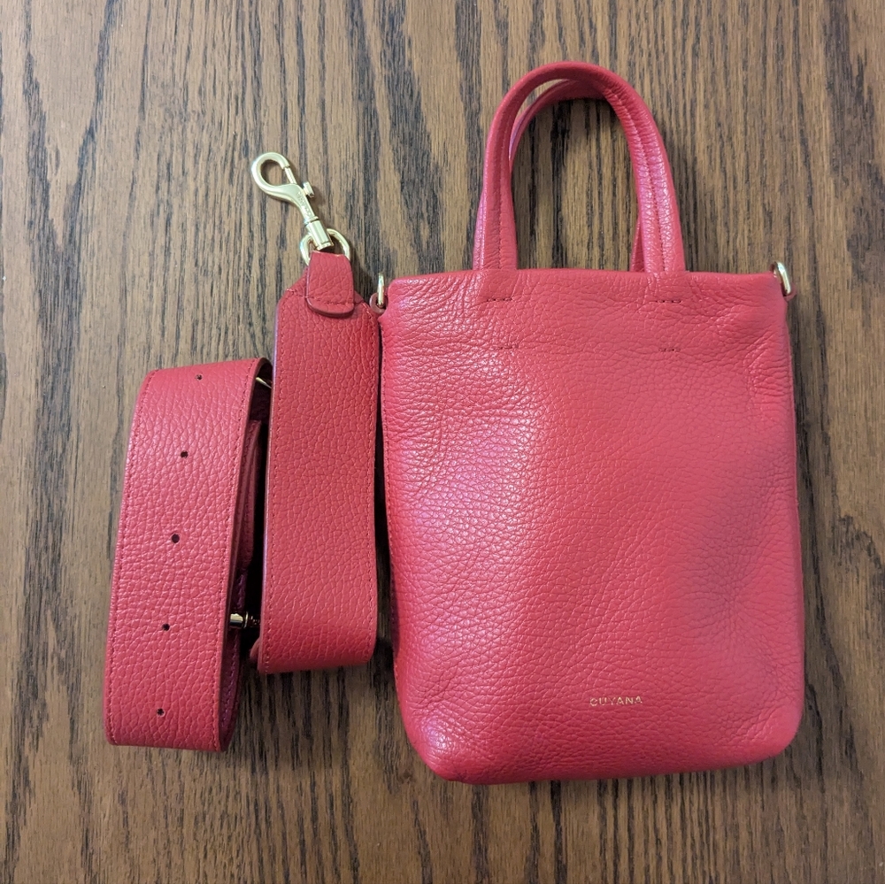 Cuyana Easy Phone Tote In Red